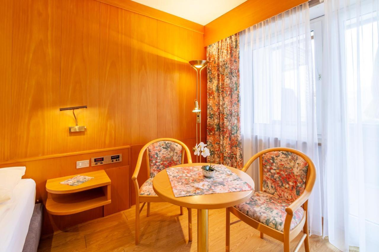 Fruehstuecks-Hotel Olympia Tirolo Exterior foto